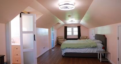 Private Country Suite Near Truman Lake & Fishing