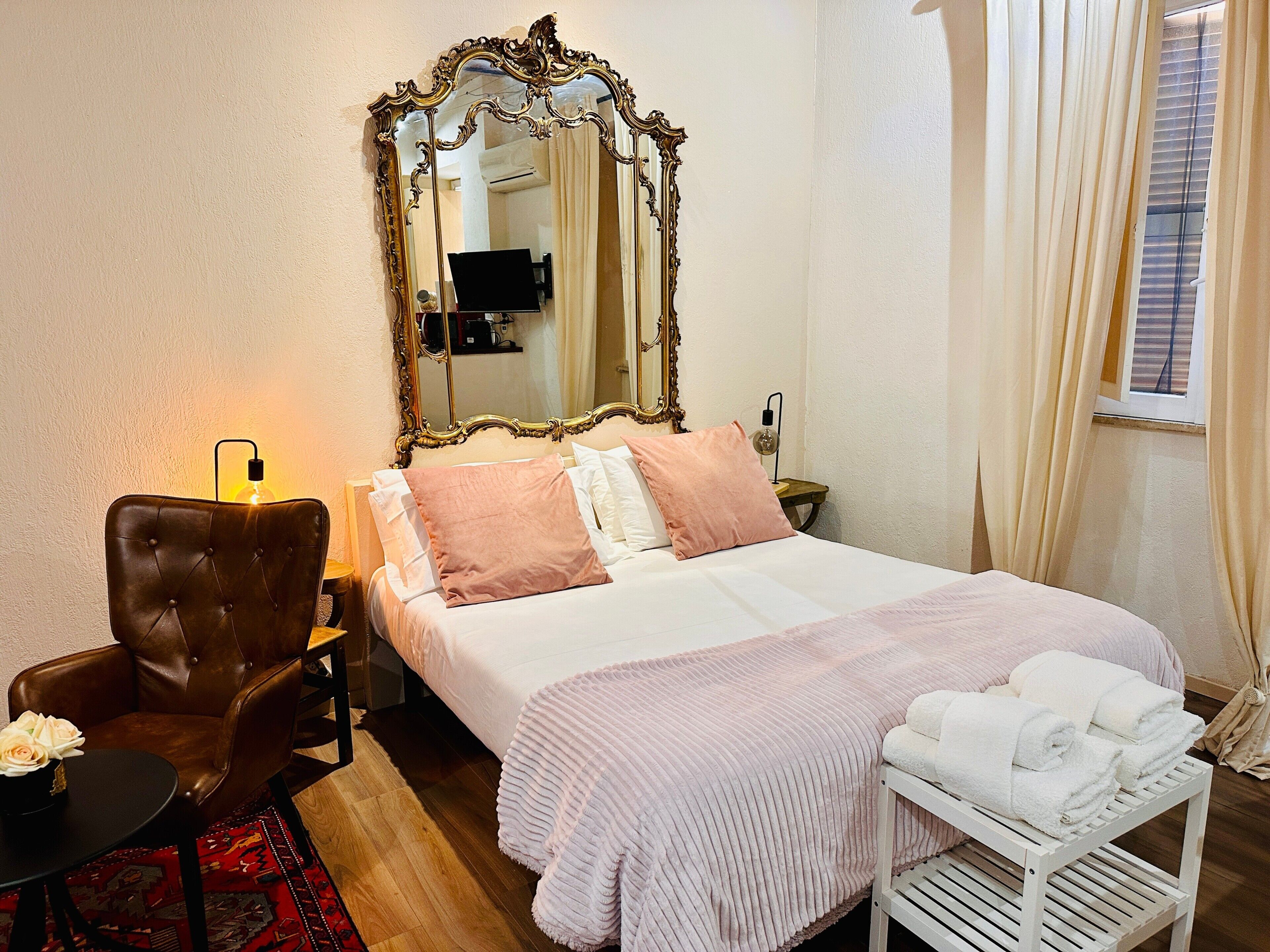 Iron/ironing board, WiFi, bed sheets