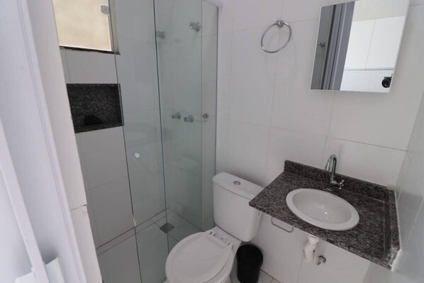 Classic Double Room Single Use, Balcony | Bathroom | Free toiletries, towels, soap, shampoo - Loft Murano Paulinia (Paulínia)