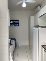 Quarto casal clássico de uso individual, sacada | Espaço de trabalho para notebook, Wi-Fi de cortesia