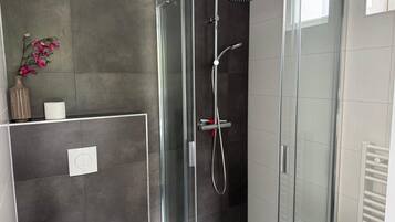 Douche, baignoire Ă jets