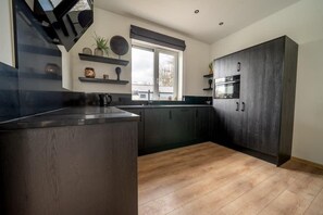 Kühlschrank, Mikrowelle, Geschirrspüler