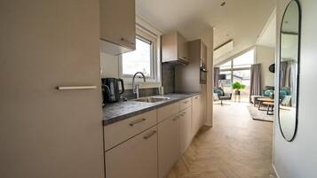 Fridge, microwave, dishwasher, coffee/tea maker