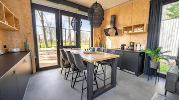Fridge, microwave, dishwasher, coffee/tea maker