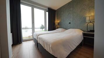 5 bedrooms, free WiFi, bed sheets