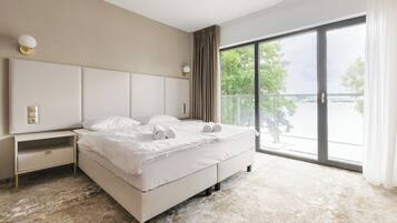 Superior-Doppelzimmer, Seeblick | Schreibtisch, laptopgeeigneter Arbeitsplatz, kostenloses WLAN