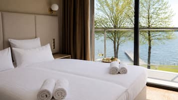 Superior-Suite, Balkon, Seeblick | Schreibtisch, laptopgeeigneter Arbeitsplatz, kostenloses WLAN