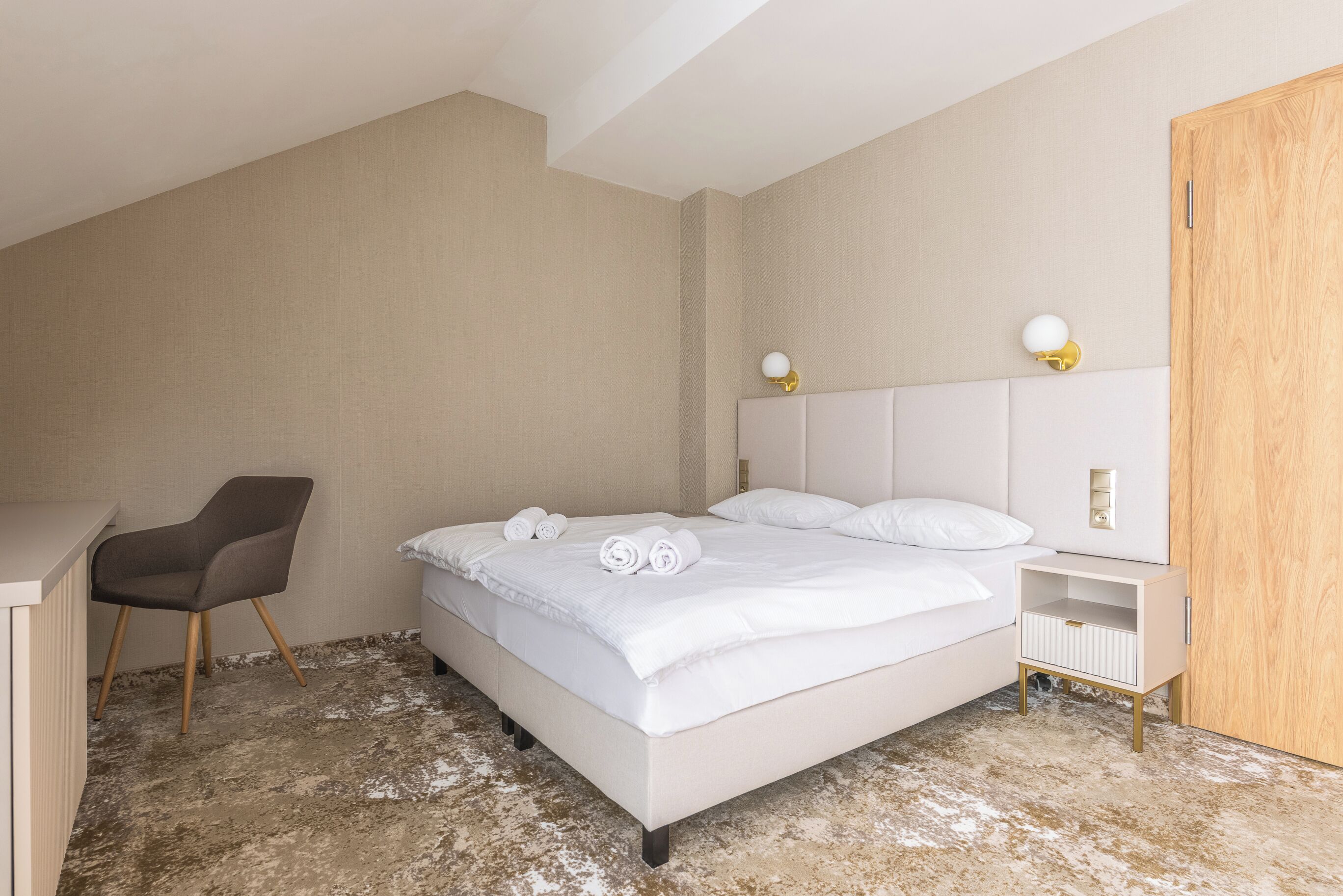 Desk, laptop workspace, free WiFi, bed sheets