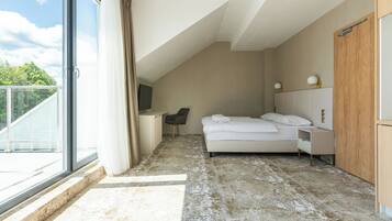 Superior Double Room, Lake View | Desk, laptop workspace, WiFi (free), bed sheets