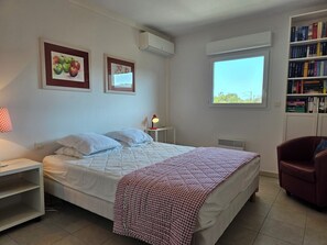 Room - Vrbo Property (Saint-Raphaël)