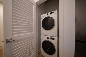 Interior - Carlton West Modern Living | Comfort Stay 1BR (Ottawa)