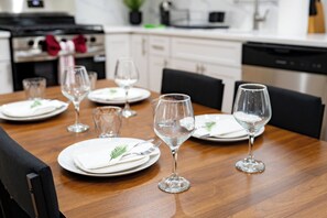 Dining - HOT DEAL 30% OFF - New Cozy Boston 4BR Stay w/Parking Pet-Friendly 37/2 (Dorchester)