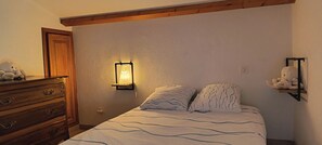 Desk, iron/ironing board, free WiFi, bed sheets - Vrbo Property (Conca)