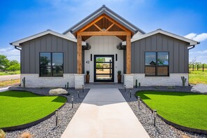 Exterior - Cactus Cottage - Sauna, Fire Pit & 290 Wine Trail (Fredericksburg)