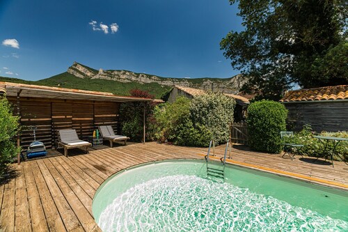 Cottage 'Gite Du Chat Qui Pêche' with Mountain View, Private Pool and Wi-Fi