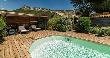 Cottage 'Gite Du Chat Qui Pêche' with Mountain View, Private Pool and Wi-Fi