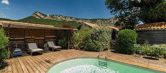 Cottage 'Gite Du Chat Qui Pêche' with Mountain View, Private Pool and Wi-Fi