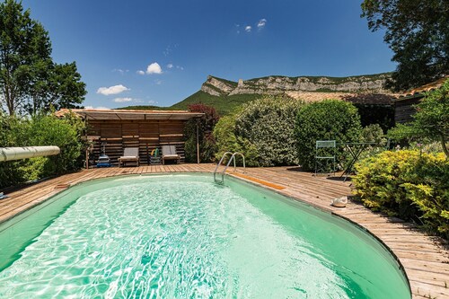 Cottage 'Gite Du Chat Qui Pêche' with Mountain View, Private Pool and Wi-Fi