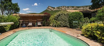 Cottage 'Gite Du Chat Qui Pêche' with Mountain View, Private Pool and Wi-Fi
