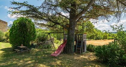 Cottage 'Gite Du Chat Qui Pêche' with Mountain View, Private Pool and Wi-Fi