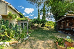 Property grounds - Cottage 'Gite Du Chat Qui Pêche' with Mountain View, Private Pool and Wi-Fi (Saou)