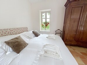 Internet, bed sheets - Château Prieuré des Mourgues - A refined interlude on a wine estate. (Saint-Chinian)