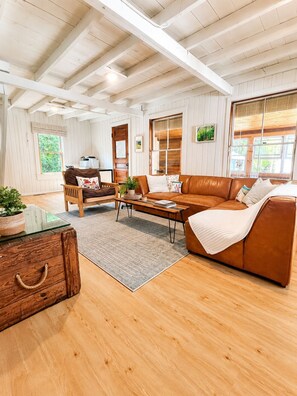 Living area - Sunapee Shore and Summit (Newbury)