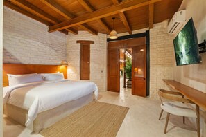 Iron/ironing board, WiFi, bed sheets - Mansion in Getsemani w Colonial Charm & Large Pool (Cartagena)