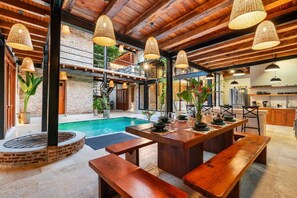 Outdoor dining - Mansion in Getsemani w Colonial Charm & Large Pool (Cartagena)