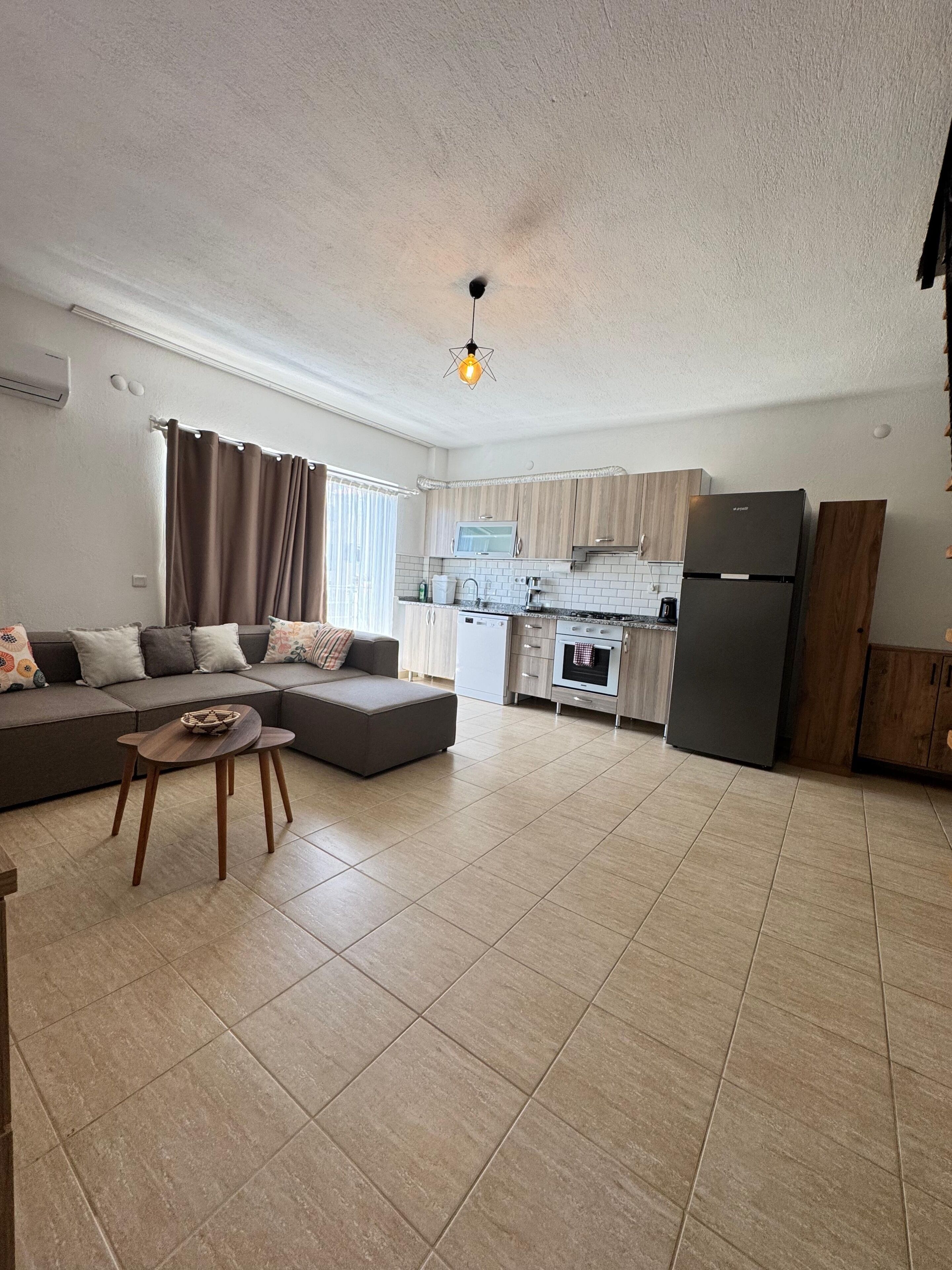Apartment, 3 Bedrooms, Balcony, City View | Living area