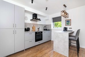 Fridge, microwave, oven, stovetop - Parking |  Near City Centre | Spacious Edinburgh Home (Edinburgh)