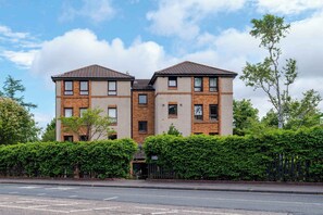 Exterior - Parking |  Near City Centre | Spacious Edinburgh Home (Edinburgh)