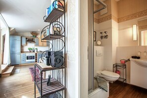 Shower, hair dryer, towels - Wolke 7 Apartment 18 with Sea View and Private Rooftop Terrace (Binz)