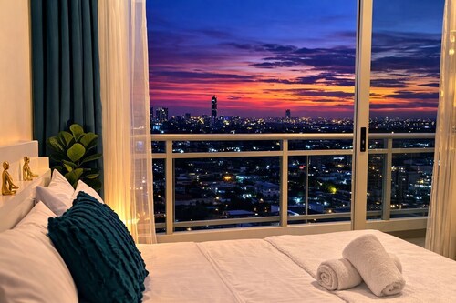 Sunset View Resort Stay at Azure Near NAIA