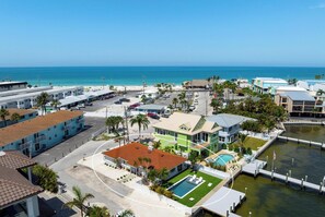 Exterior - Manatee Cove -3-bedroom, 2-bathroom bayfront pool villa (Bradenton Beach)