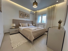 Cortinas blackout, tabla de planchar con plancha y wifi gratis 