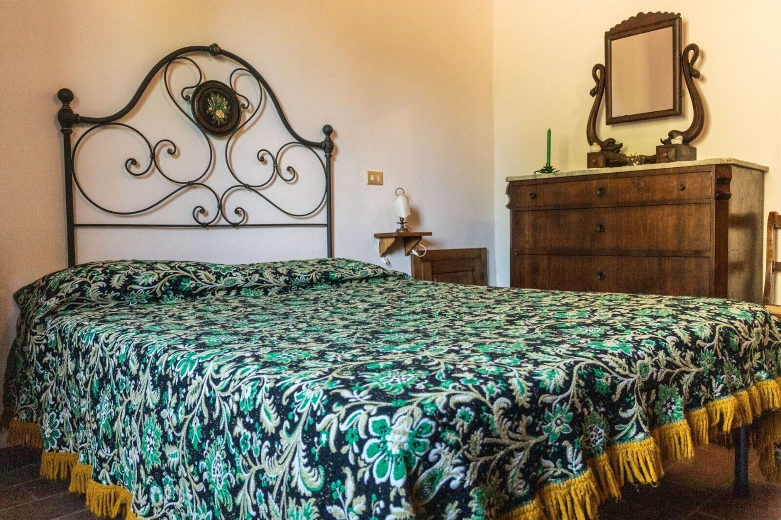 WiFi, bed sheets
