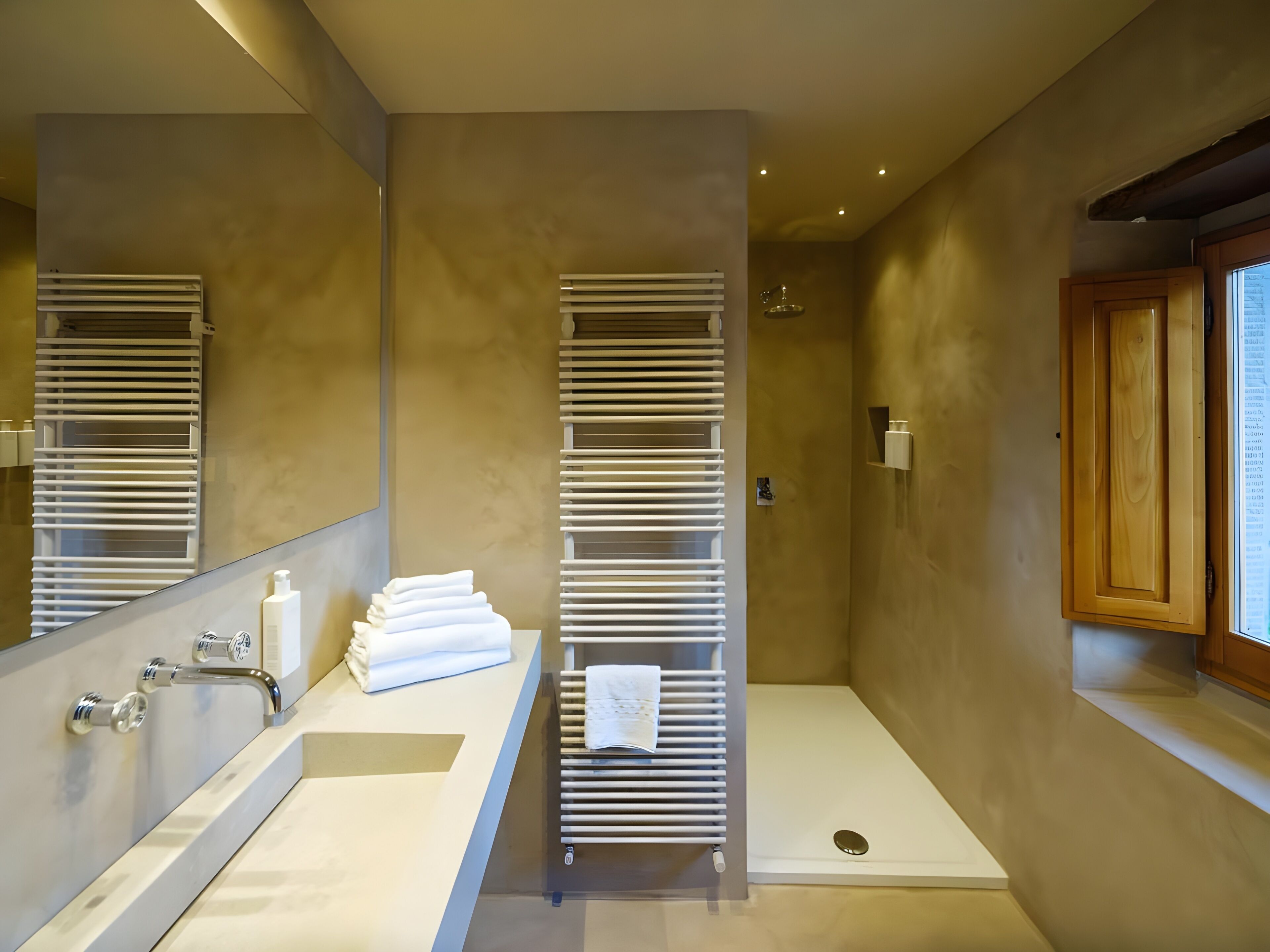 Deluxe Premium | Bagno | Asciugacapelli, pantofole, asciugamani, sapone