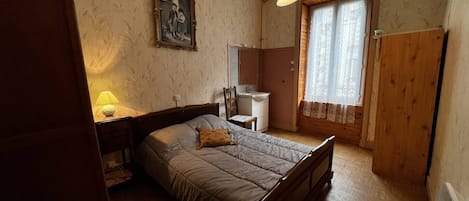Bügeleisen/Bügelbrett, WLAN, Bettwäsche