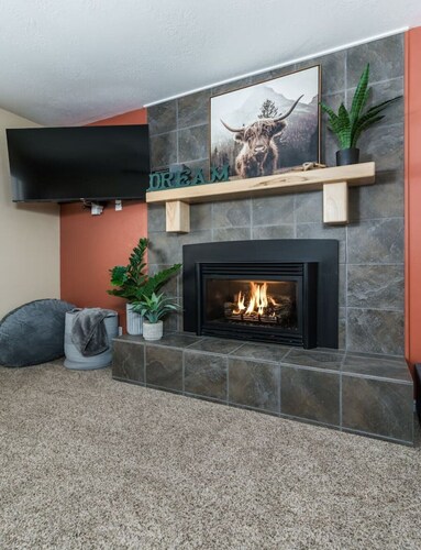Lava Landing – Spacious In-Town Retreat