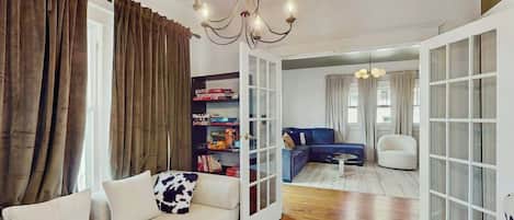 Tv, dvd-afspiller, kontorer