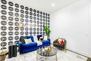 TV, offices - Music City Condo Near Broadway, DT Nashville Escape (Nashville)