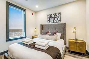 Iron/ironing board, WiFi, bed sheets - Muse - Stylish & contemporary 5th floor condo in downtown w/WiFi, balcony (Nashville)