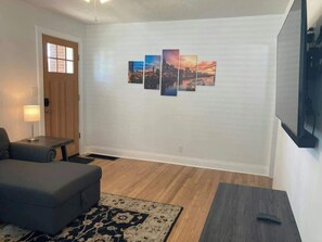 TV, offices - Adorable home near downtown with grill, furnished patio, yard & free WiFi (Nashville)