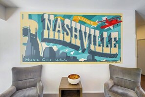 Interior - Modern end-unit condo with balcony, AC, washer/dryer & seasonal pool (Nashville)