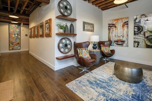 Interior - Immaculate condo with patio, access to pool & outdoor lounge - near downtown (Nashville)