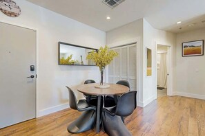 Dining - Immaculate condo with patio, access to pool & outdoor lounge - near downtown (Nashville)