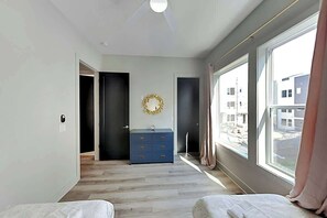 Iron/ironing board, WiFi - Lyric | Dolly’s Butterfly | Designer Delight | Instagram-Worthy Rooftop Deck (Nashville)