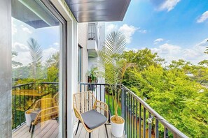 Property grounds - Modern Muse downtown condo with private balcony, central AC, & rooftop lounge (Nashville)