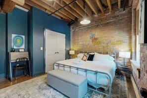Desk, iron/ironing board, WiFi, bed sheets - Luxe, historical condo home near downtown with W/D, pool, outdoor lounge & grill (Nashville)